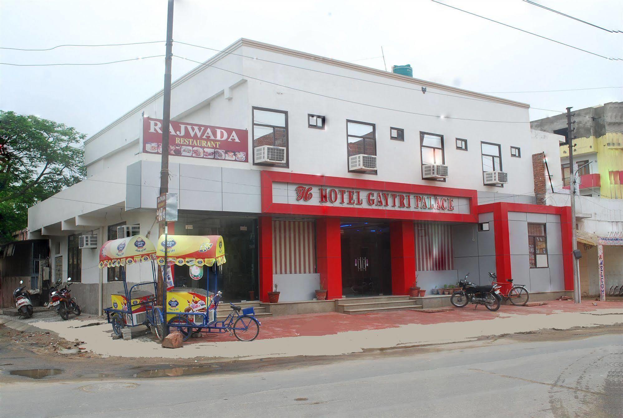 Hotel Gayatri Palace Agra  Bagian luar foto