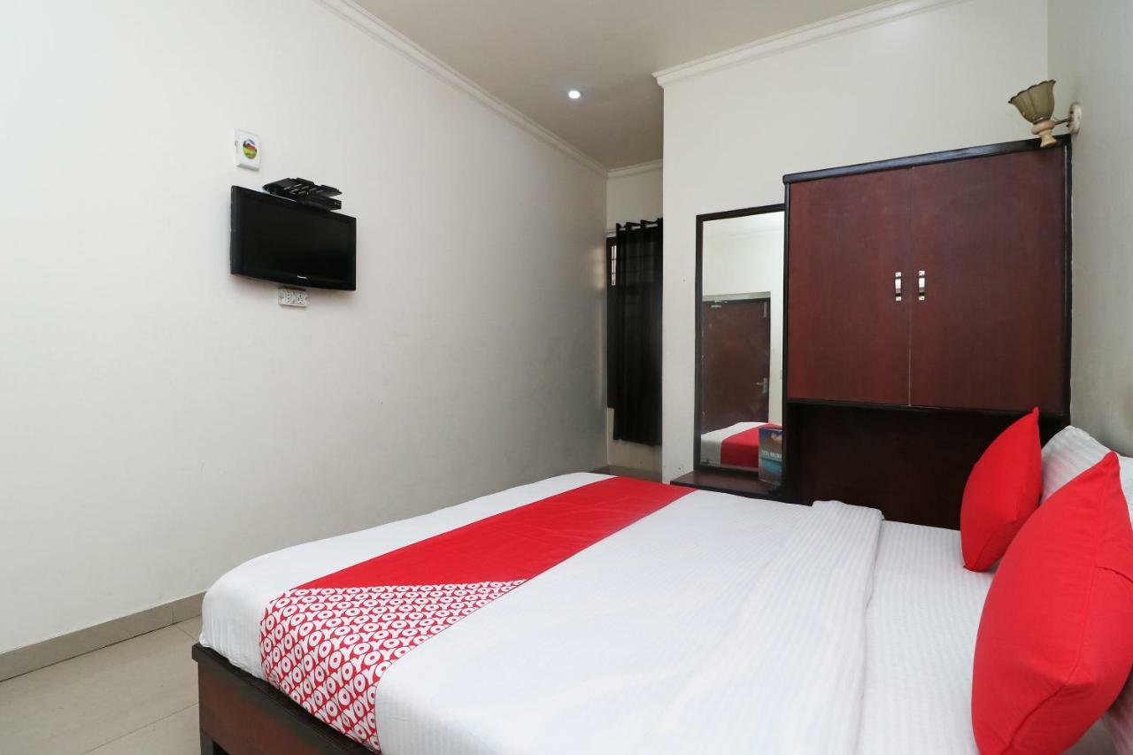 Hotel Gayatri Palace Agra  Bagian luar foto