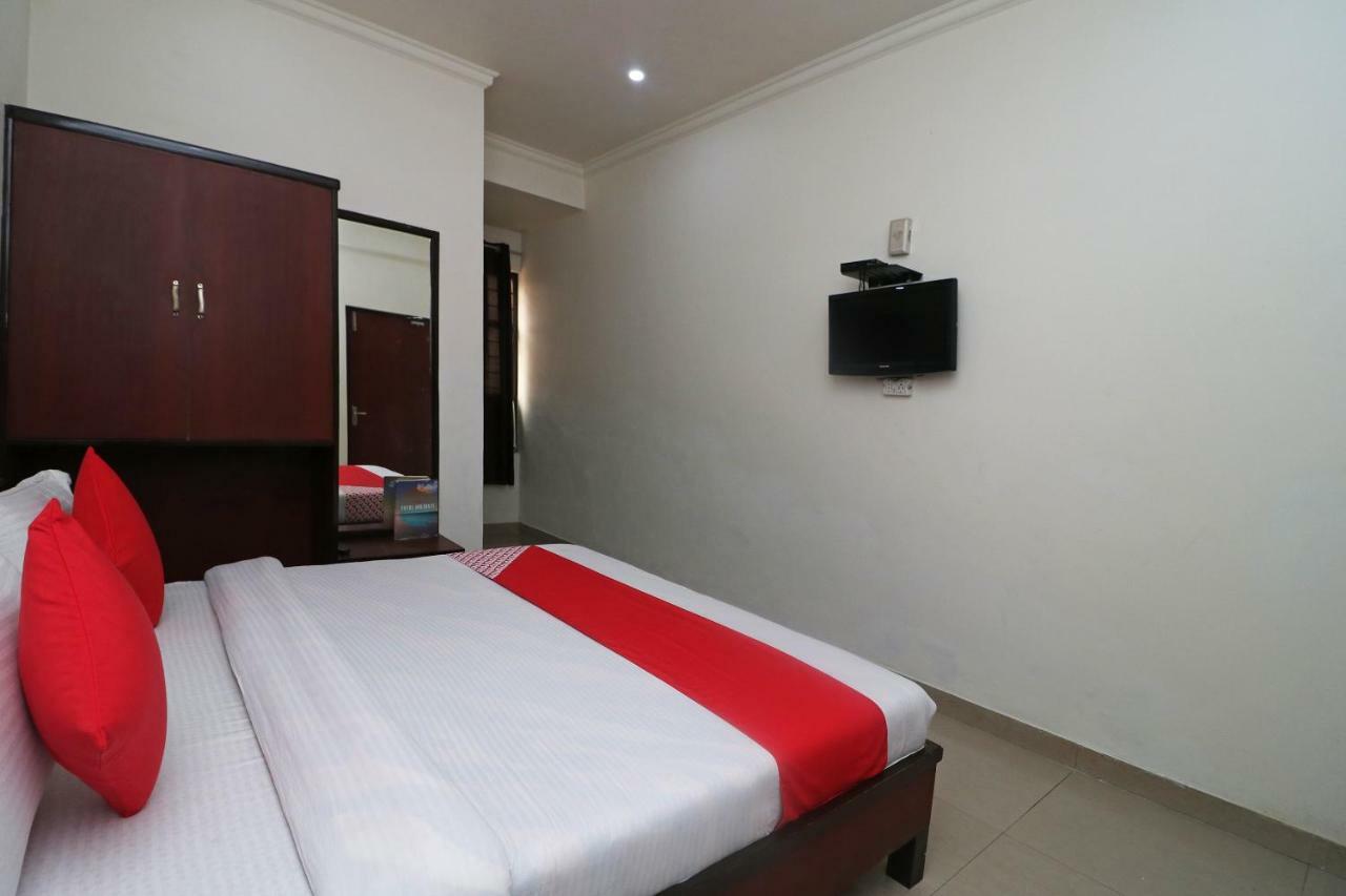 Hotel Gayatri Palace Agra  Bagian luar foto