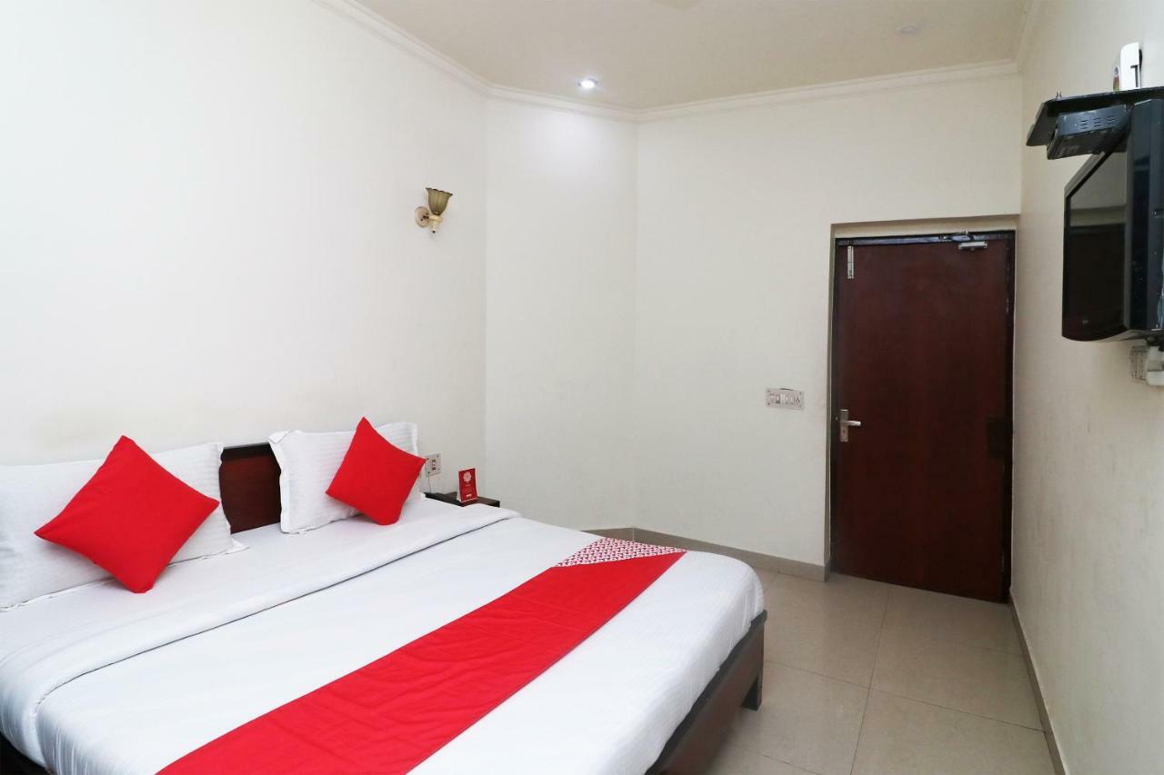 Hotel Gayatri Palace Agra  Bagian luar foto