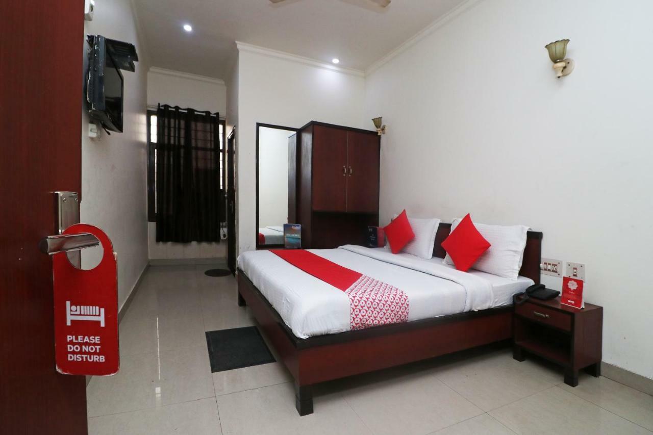 Hotel Gayatri Palace Agra  Bagian luar foto