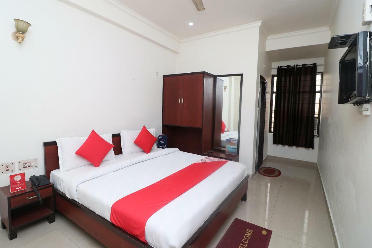 Hotel Gayatri Palace Agra  Bagian luar foto